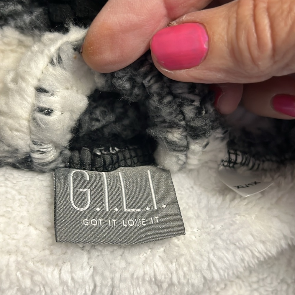 G.I.L.I. Black and White fluffy Jacket - Picture 6 of 8